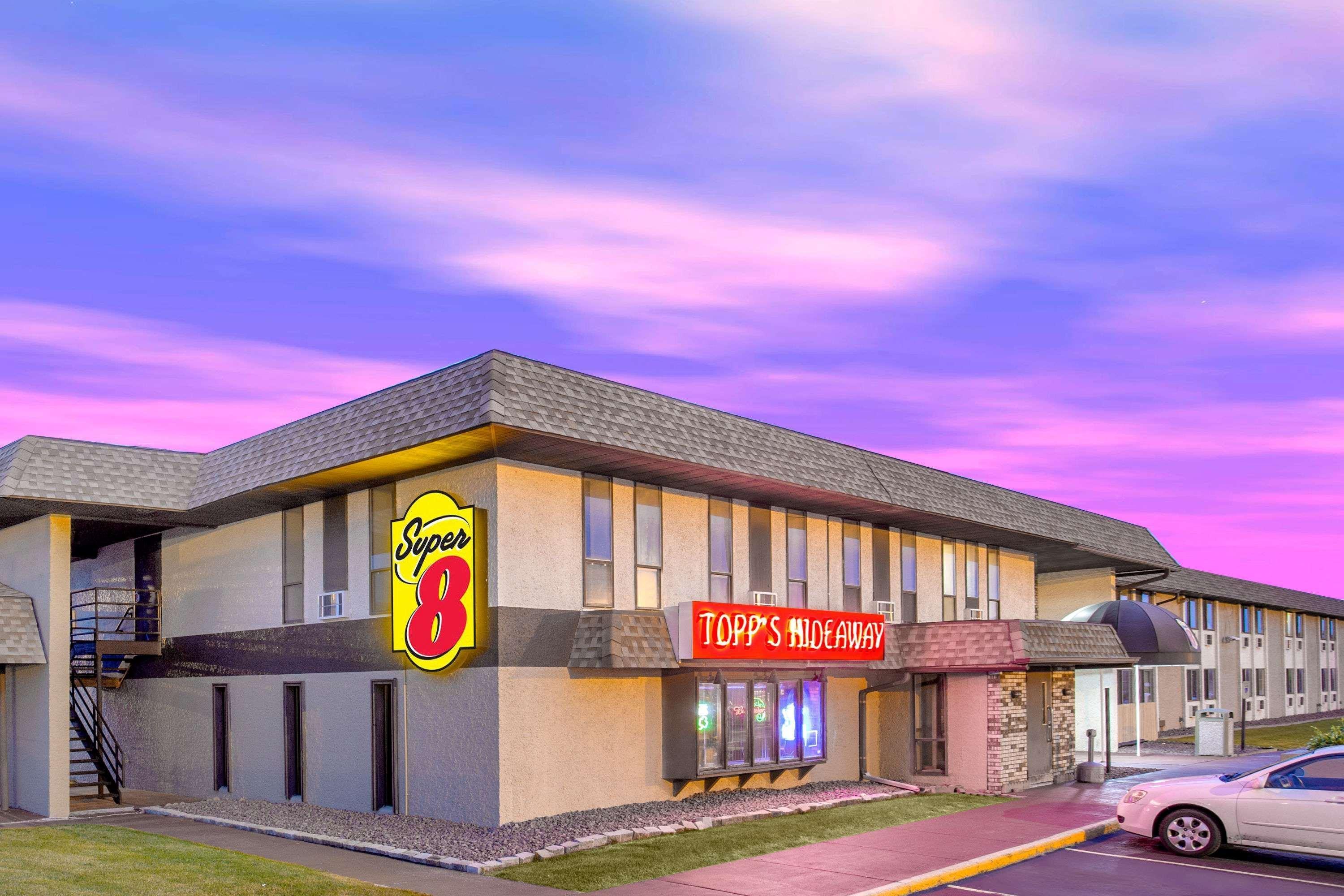 Hotel Super 8 By Wyndham Windsor/Madison North Exteriér fotografie