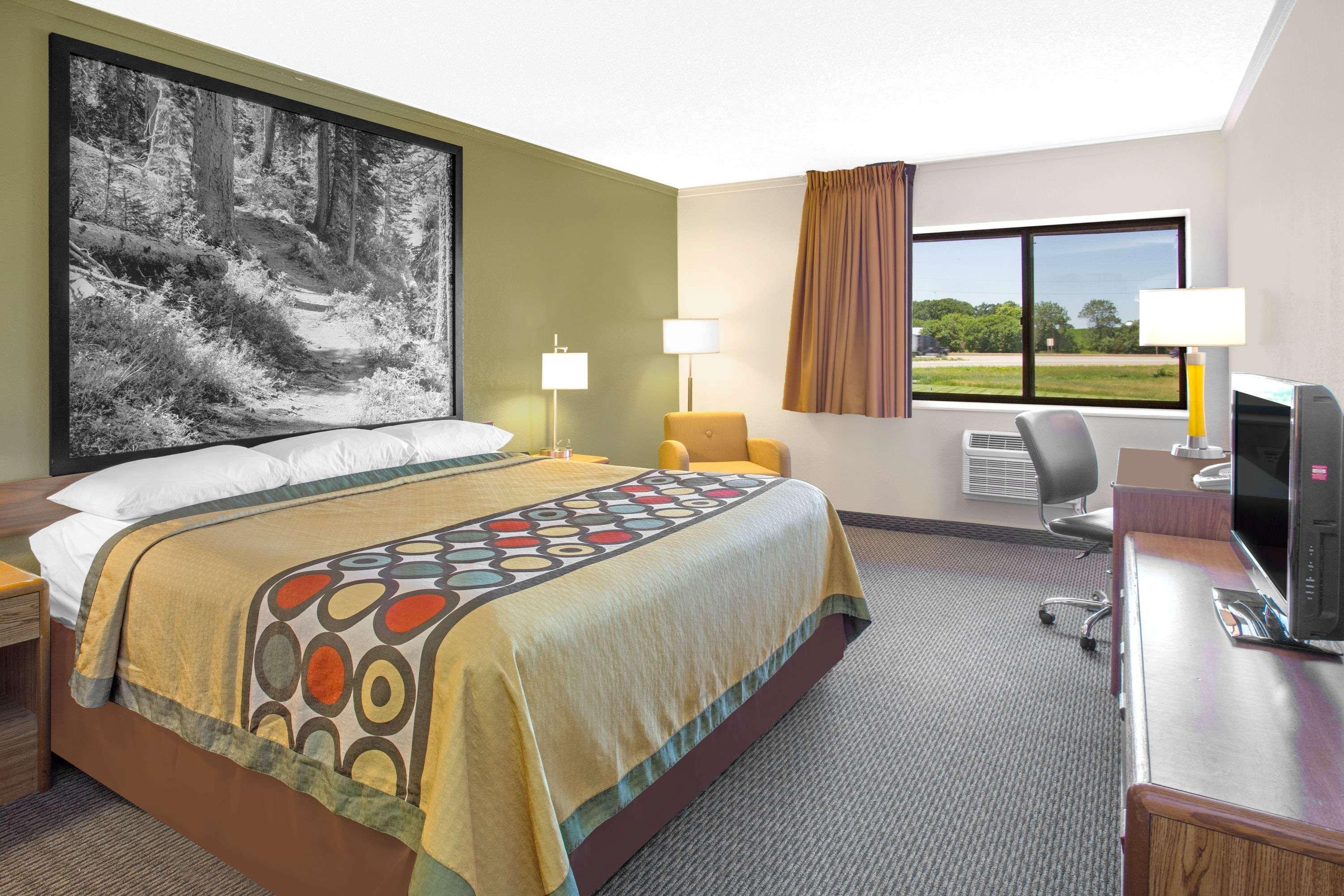 Hotel Super 8 By Wyndham Windsor/Madison North Exteriér fotografie