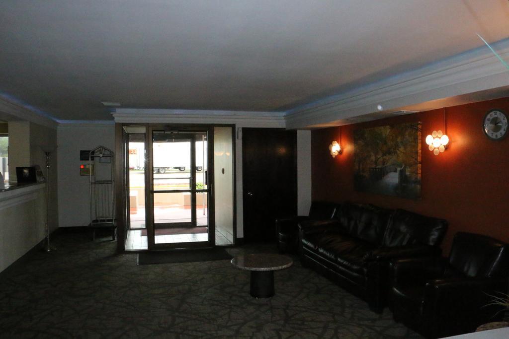 Hotel Super 8 By Wyndham Windsor/Madison North Exteriér fotografie